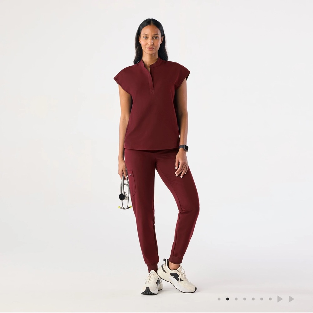 Figs Rafaela Oversized Scrub Top™ (Burgundy) - Size Small
